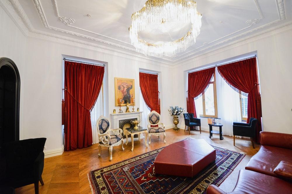 Akka Lush Taksim Hotel 4*