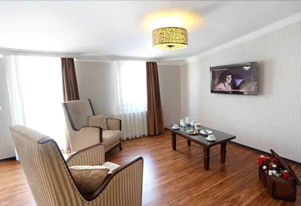 Hotel Taksim Pera Orient 4*
