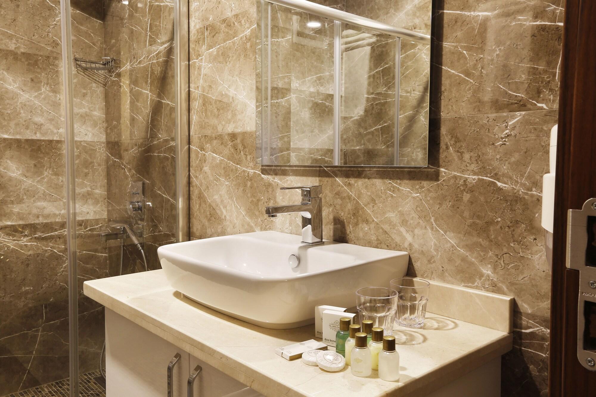 Otel The White Orient 4*