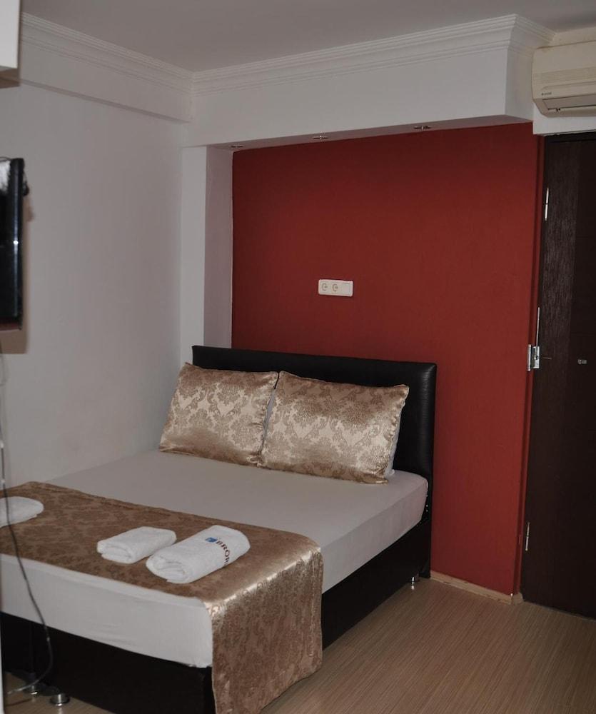 Hotel Magnificent 3*