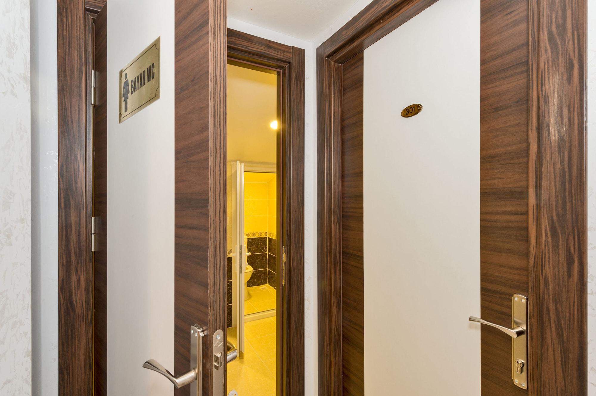 Paradise Airport Hotel 3*
