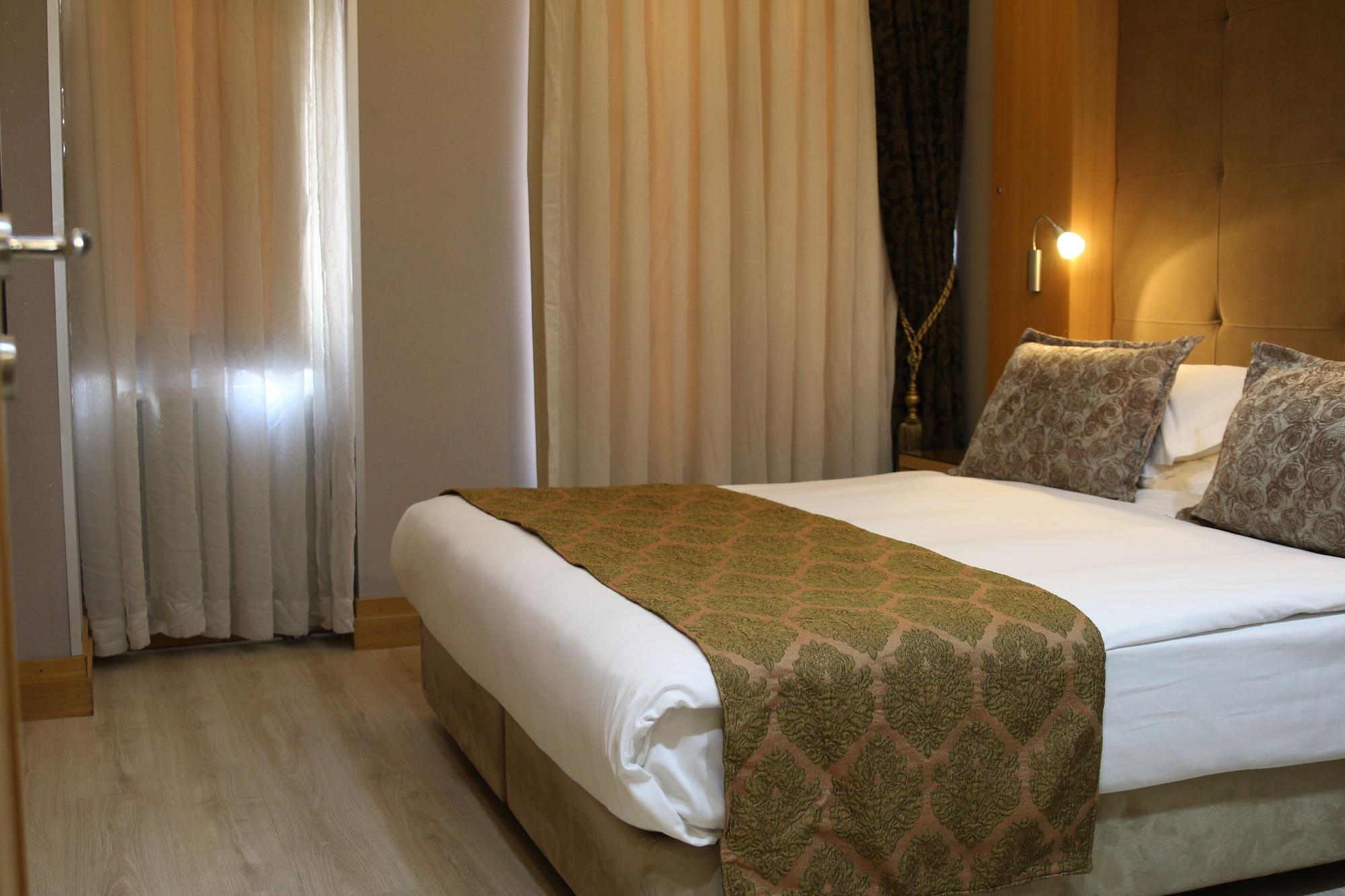 Hotel Emerald