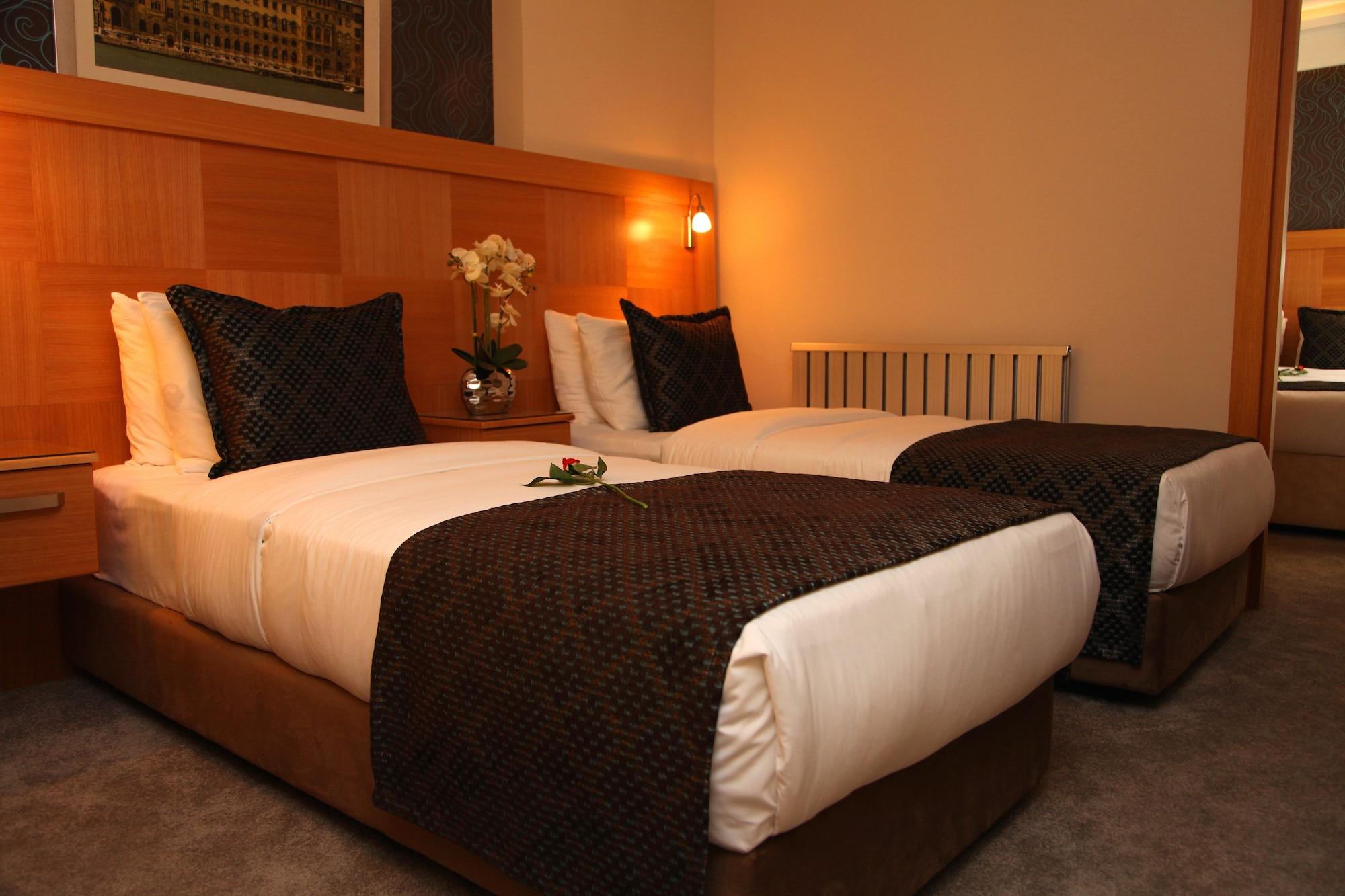 Hotel Emerald 4*