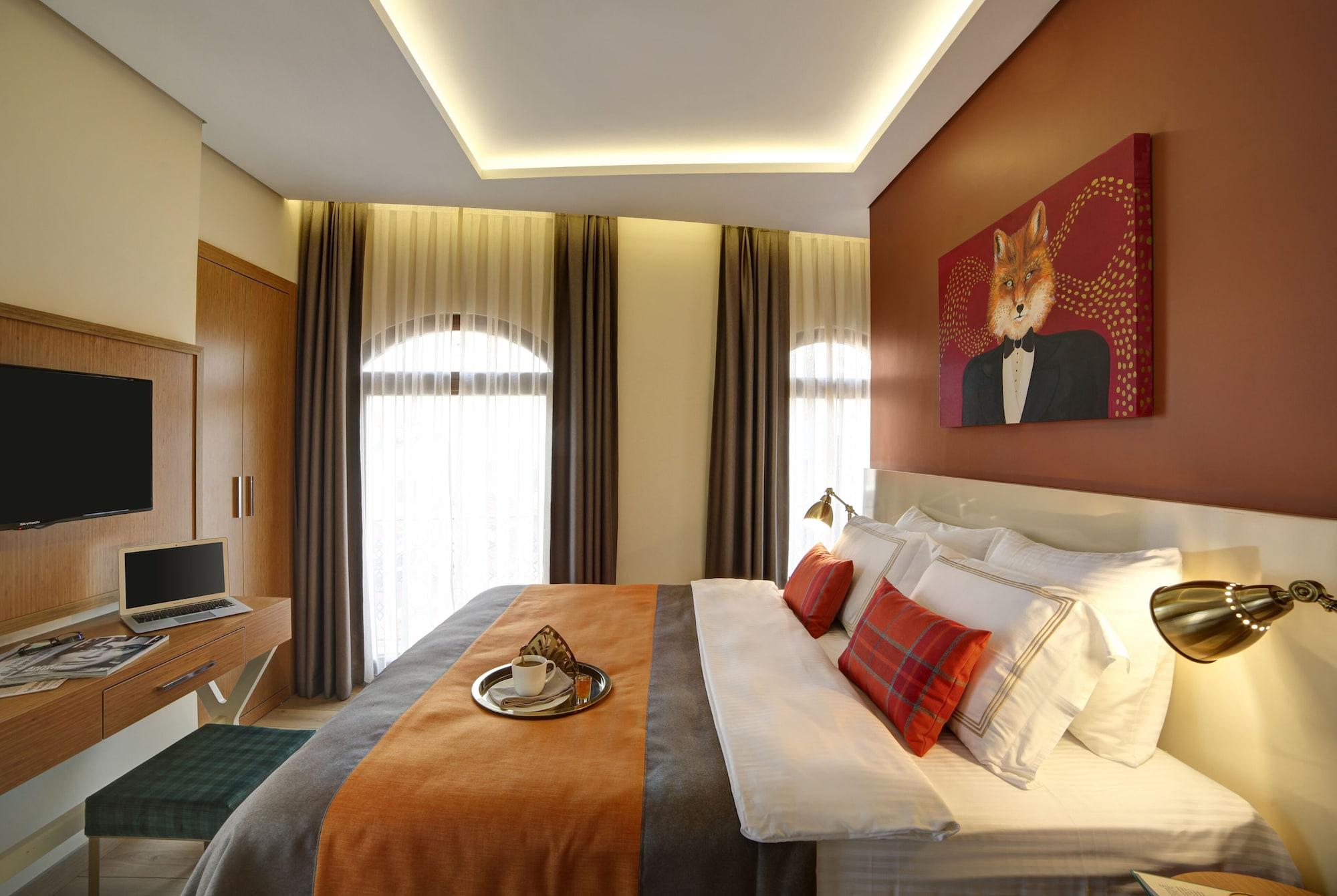 Hotel The Fox 4*