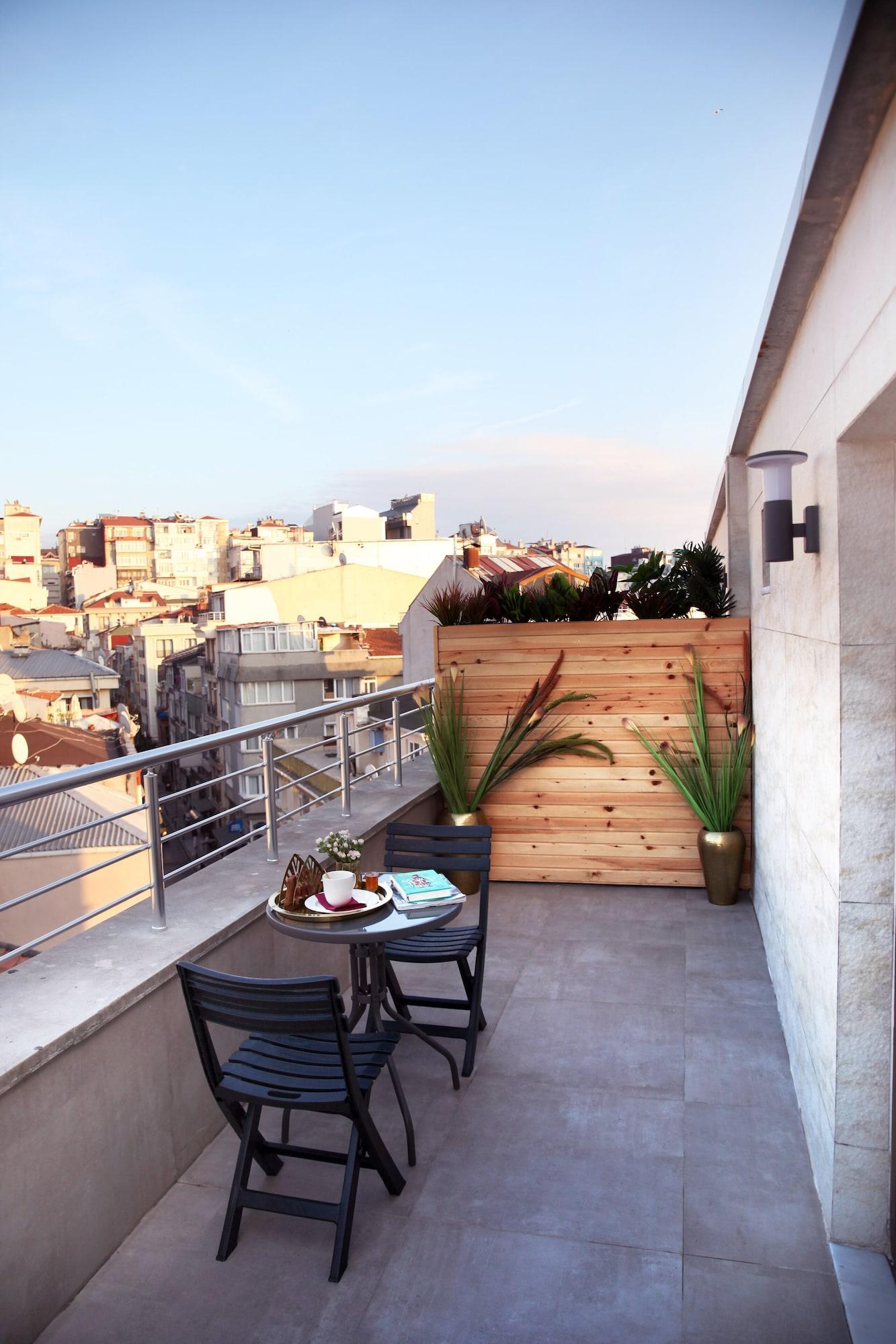 Hotel The Fox 4*