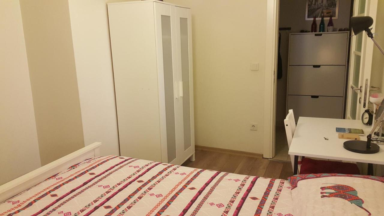 Homestay Shared Center Of The Istanbul, Metro 3 Mnt