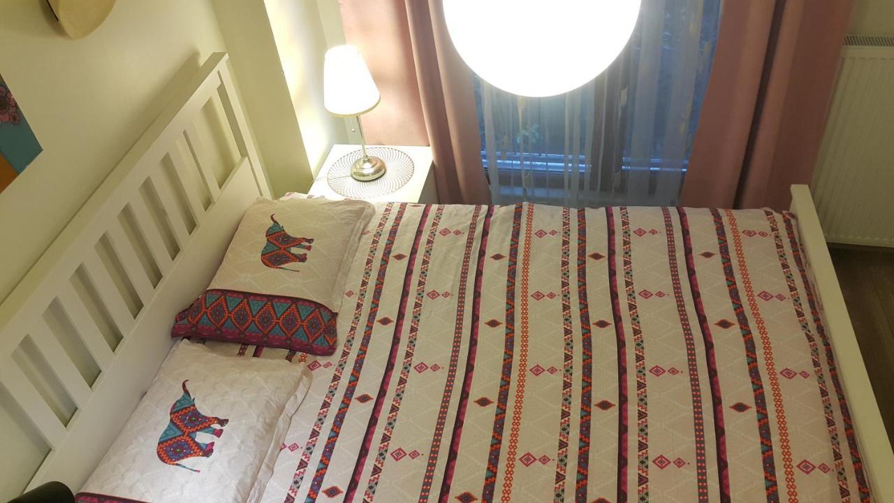 Shared Center Of The Istanbul, Metro 3 Mnt Homestay *