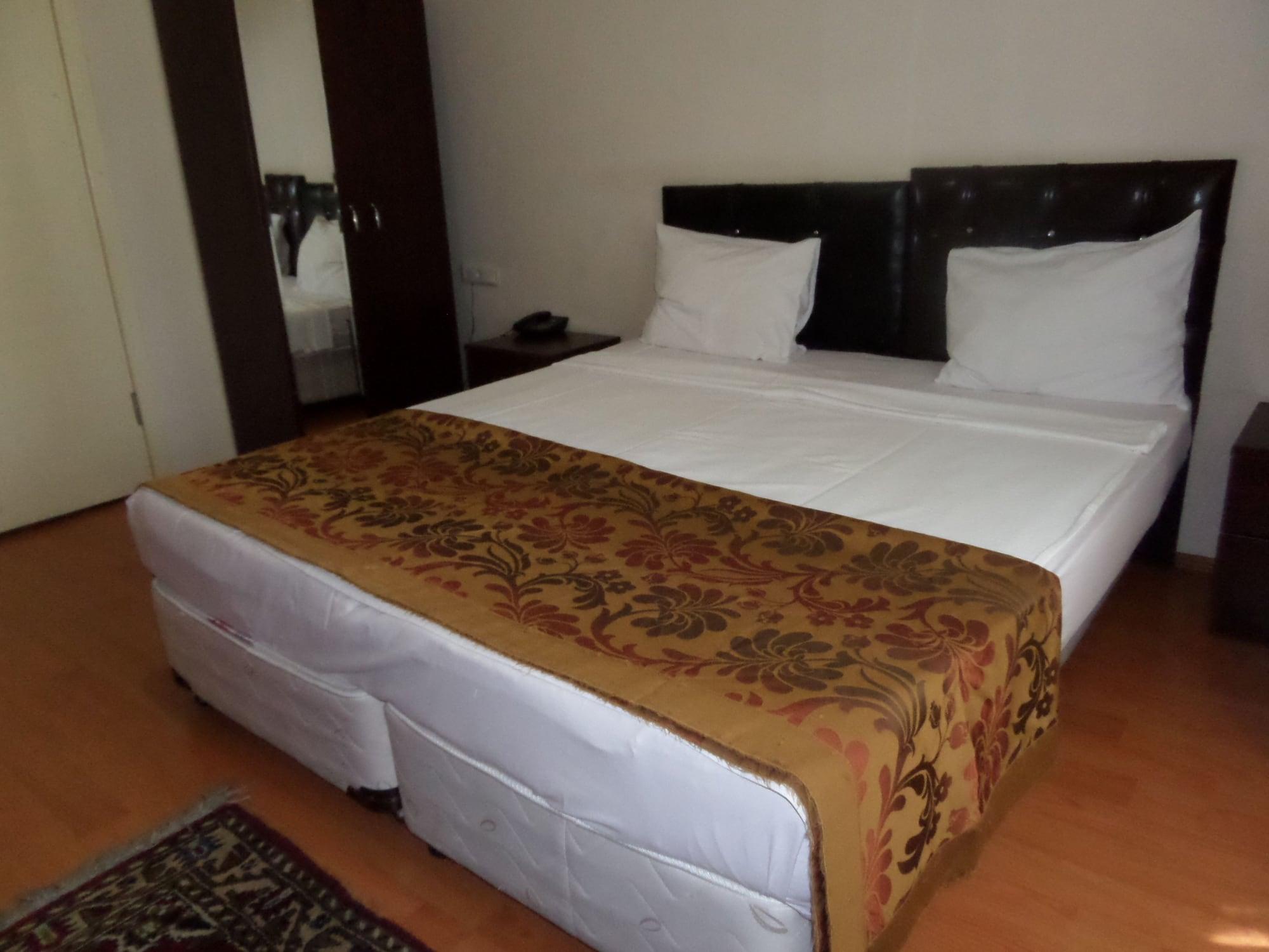 Hotel Ercan 2*