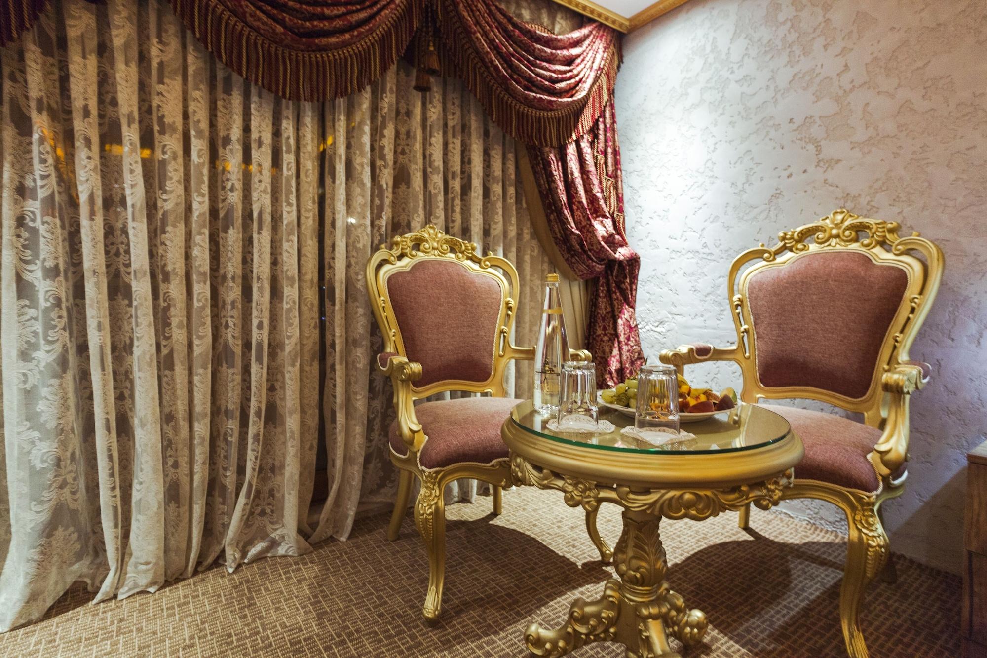 Grand Ambiance Hotel