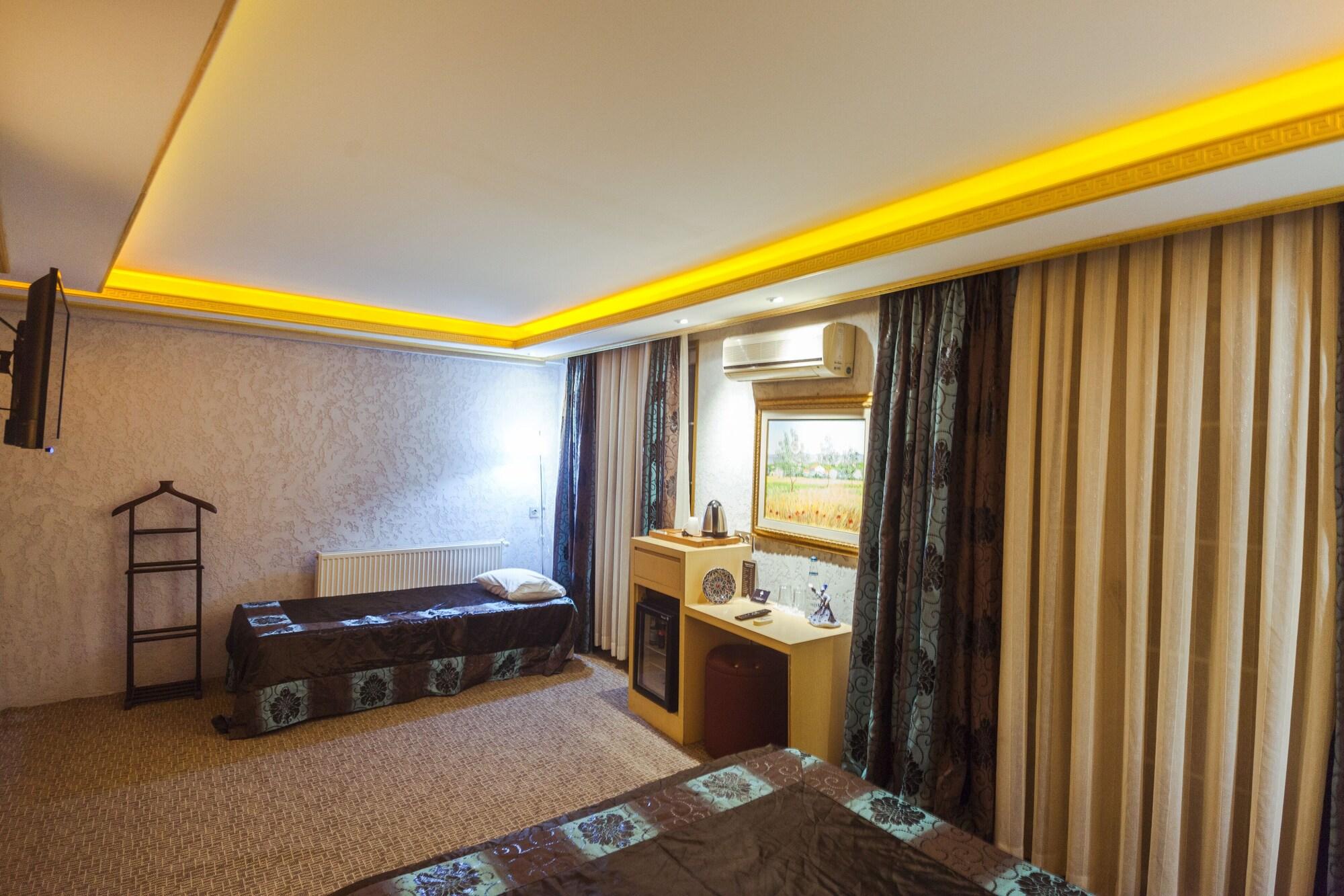 Grand Ambiance Hotel 2*