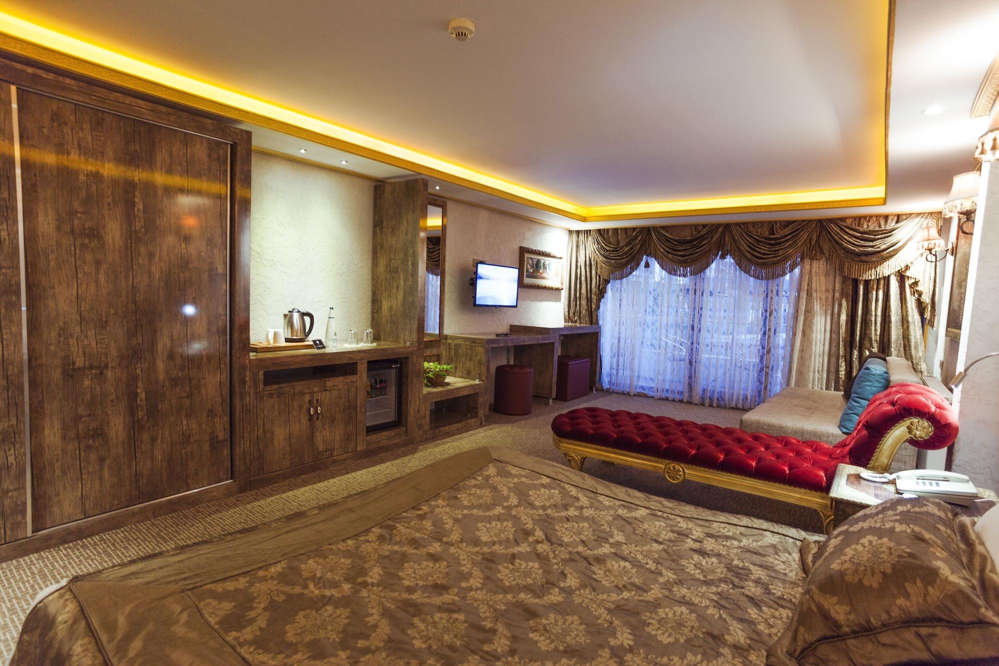 Grand Ambiance Hotel 2*