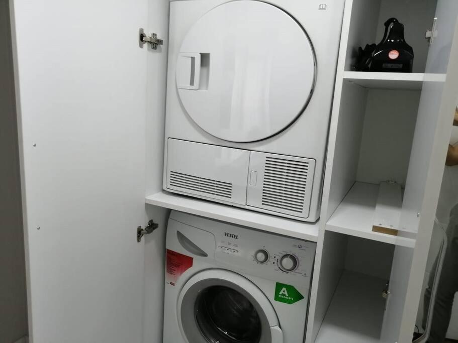 Apartment Sisli Apartment, 2 Bedrooms, 250 M Metro, New Modern Istanbul