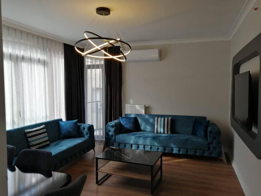 Sisli Apartment, 2 Bedrooms, 250 M Metro, New Modern Istanbul