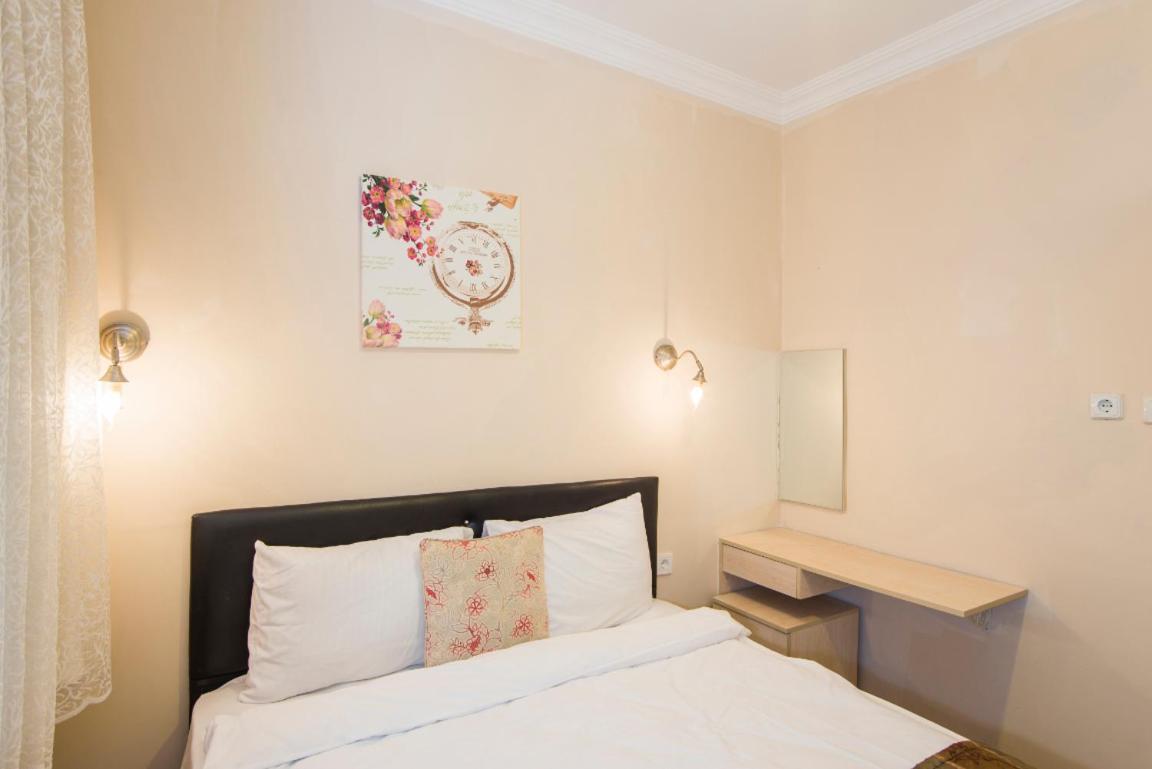 Oda ve Kahvaltı Divan Wooden *