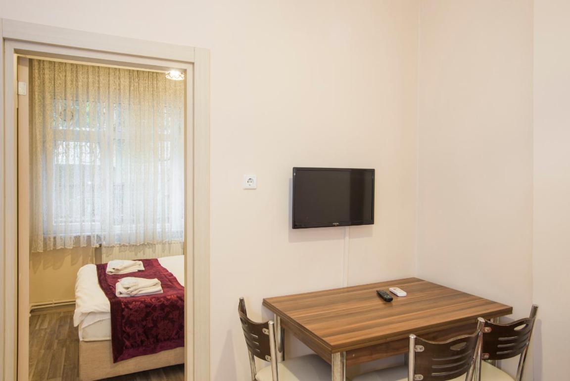 Oda ve Kahvaltı Divan Wooden *