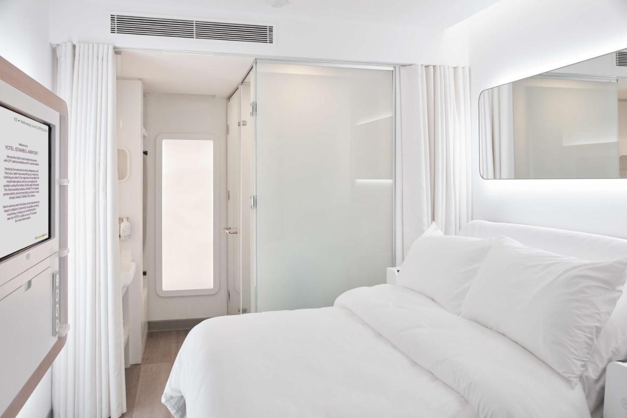 Yotel Airport, Entrance Hotel