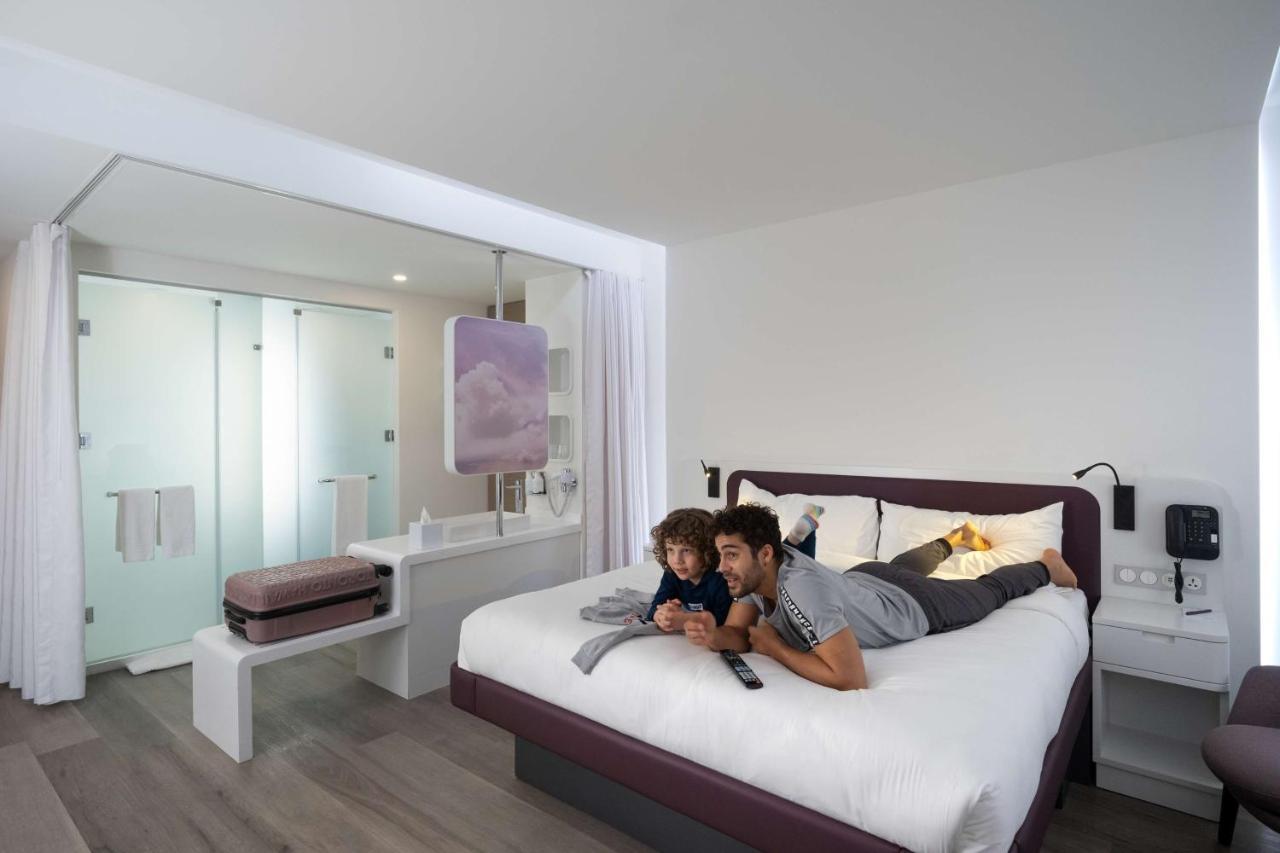 Yotel Airport, Entrance 2*