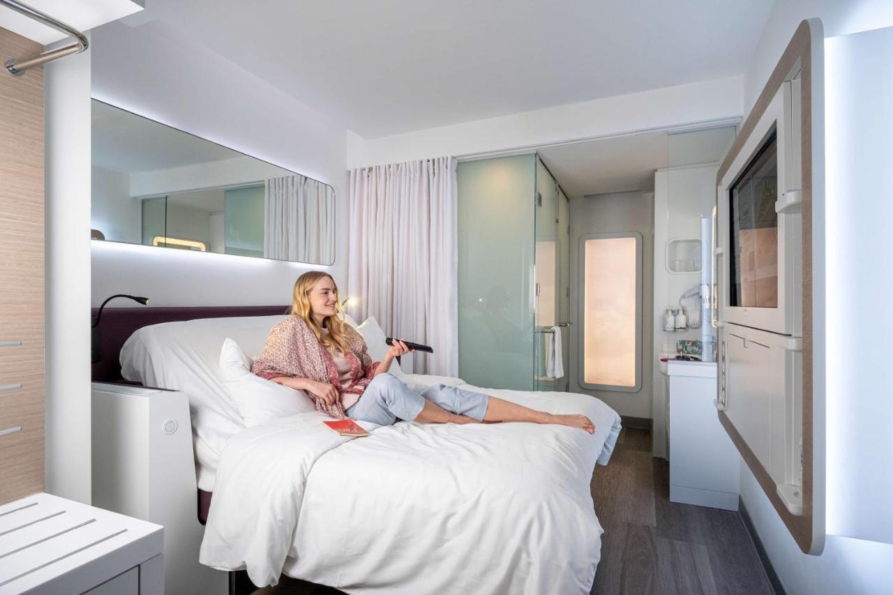 Hotel Yotelair Airport, Duty Free - International Transit Area