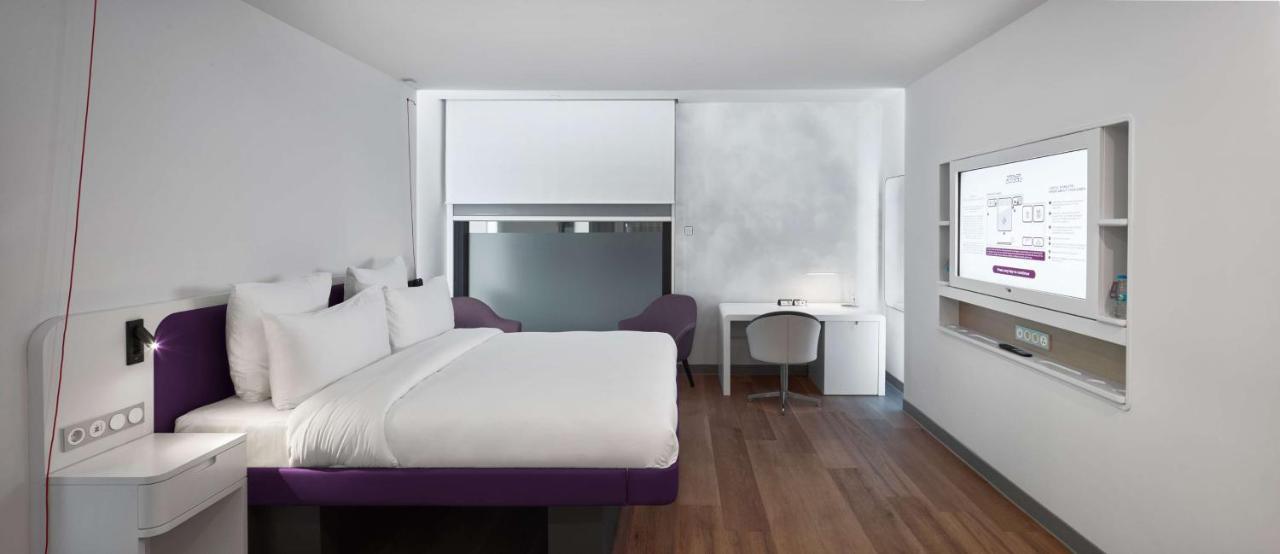 Yotelair Airport, Duty Free - International Transit Area 3*