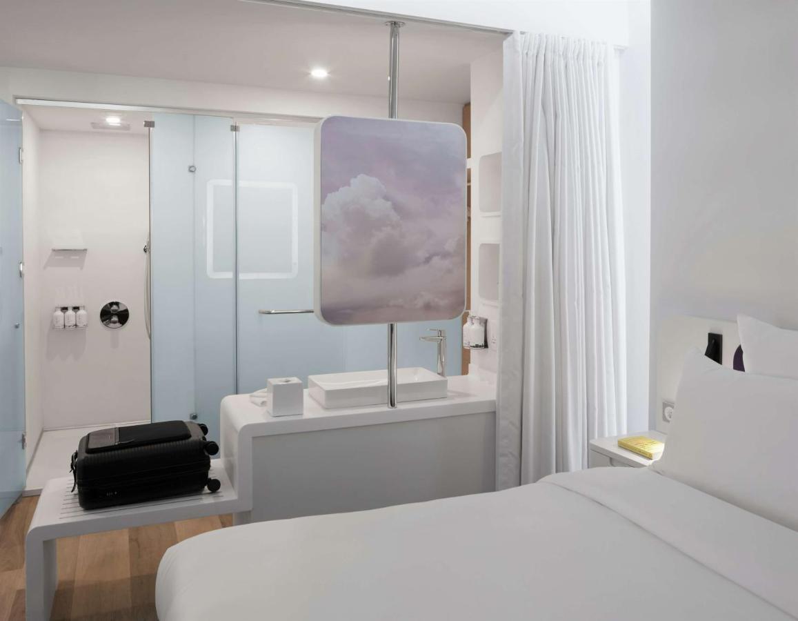 Hotel Yotelair Airport, Duty Free - International Transit Area