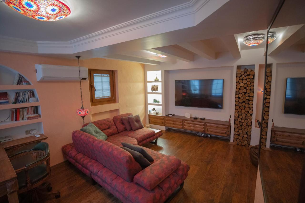Antique Masterpiece Duplex In Besiktas Istanbul