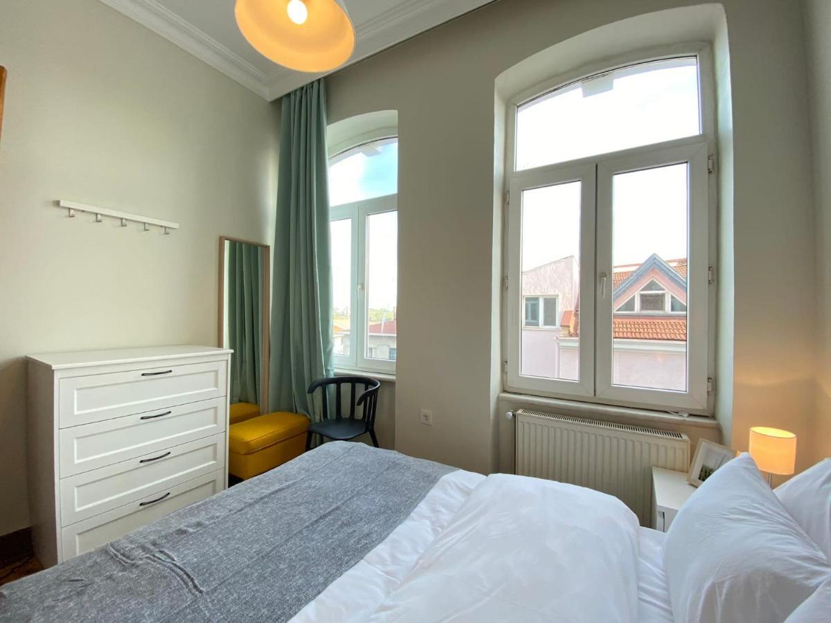 Apartment Building Near Galata Tower With Great View In Beyoglu