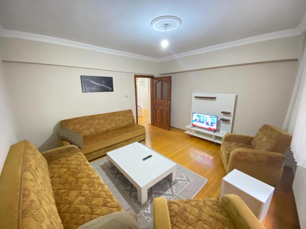 Apartment 2 Bedrooms Central Area Located 2 Floor