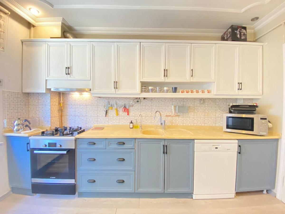 Daire Delightful With Backyard And Bosphorus View In Uskudar *