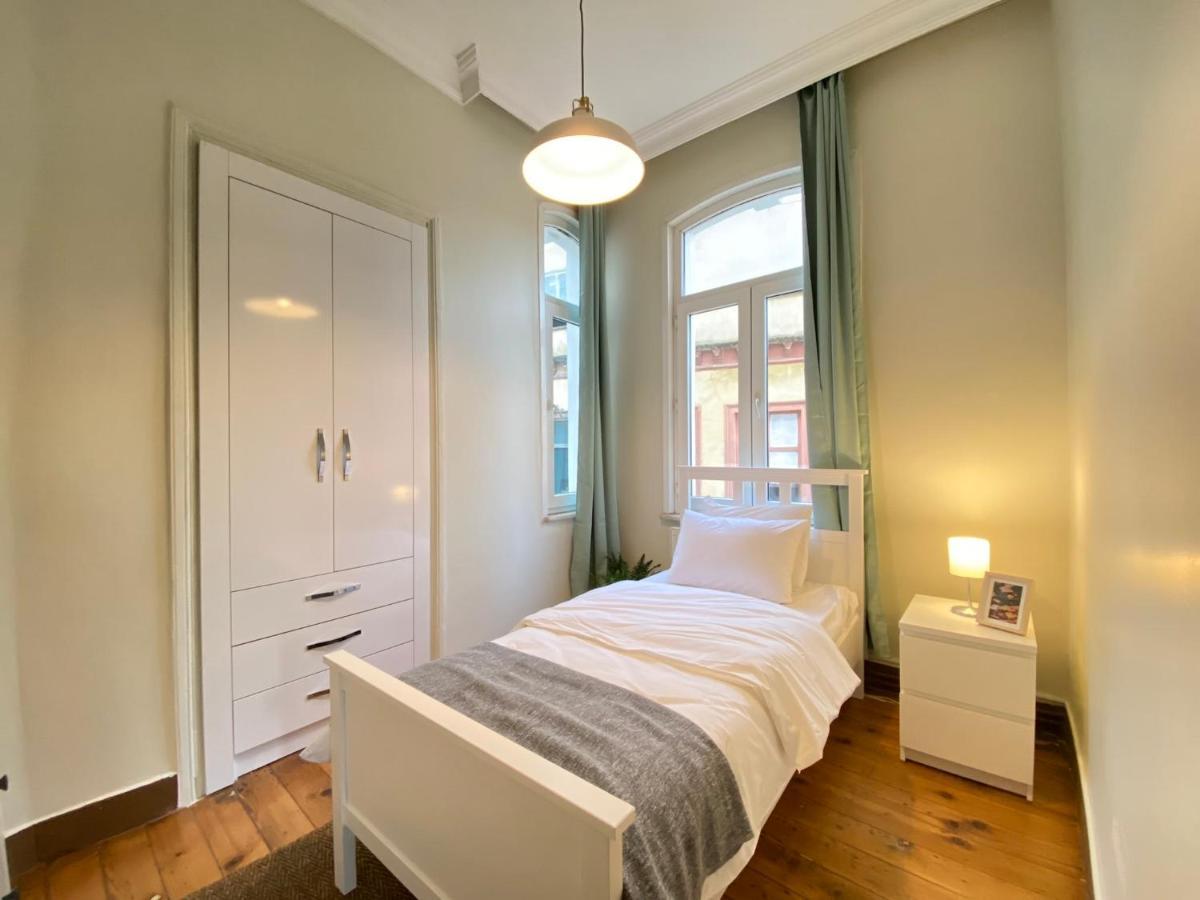 Apartment Building Near Galata Tower With Great View In Beyoglu Istanbul