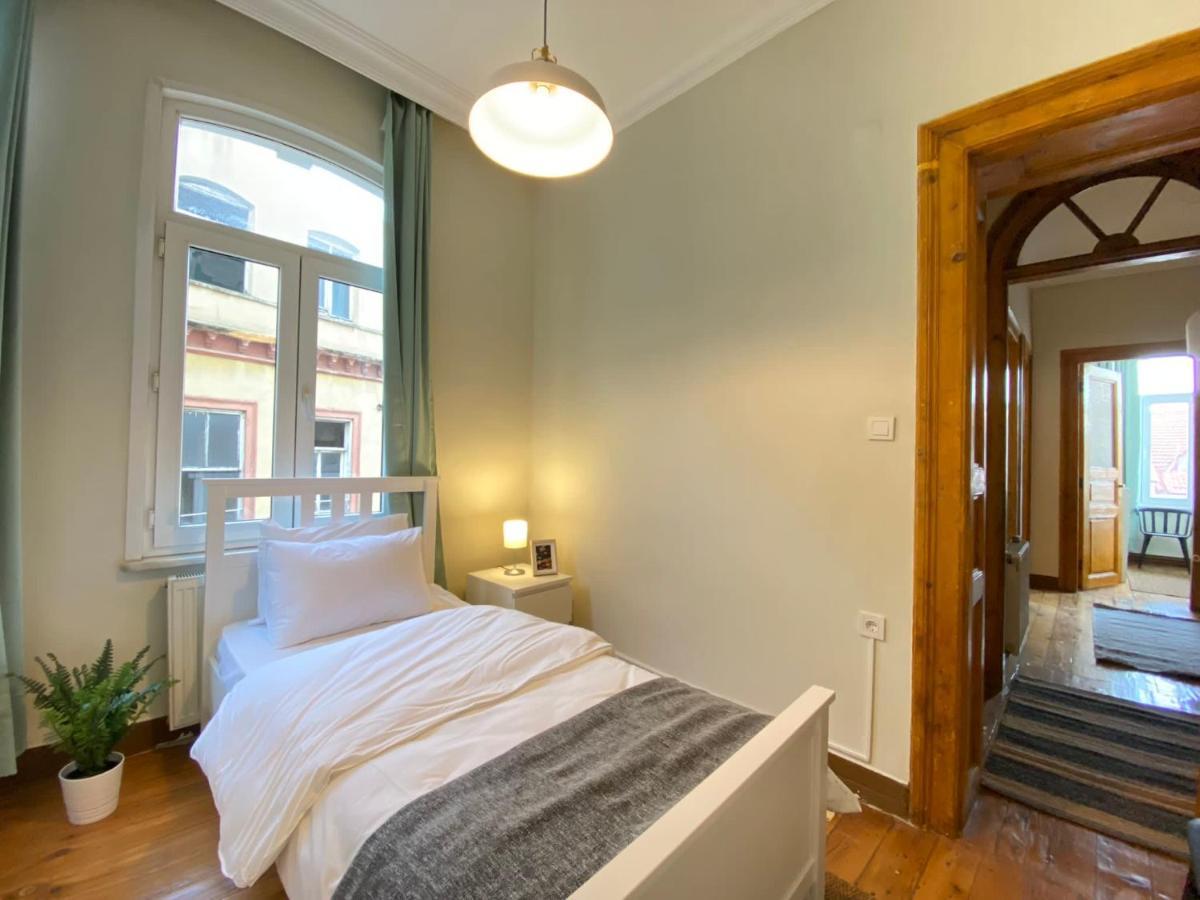 Building Near Galata Tower With Great View In Beyoglu Apartment *