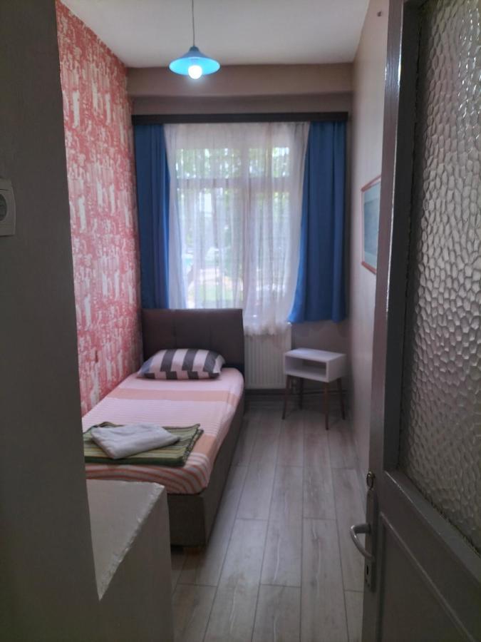 Retro & Wood Apartment