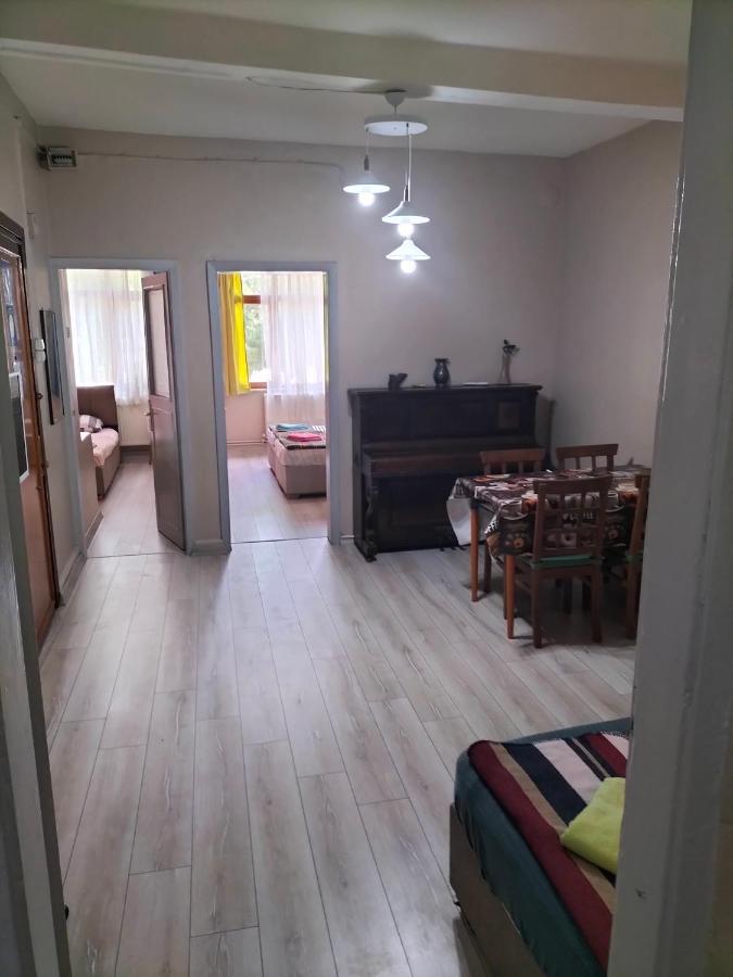 Retro & Wood Apartment