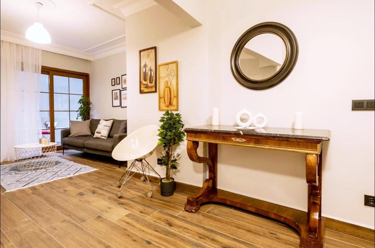 Spacious And Comfy 2br In The Heart Of Cihangir *