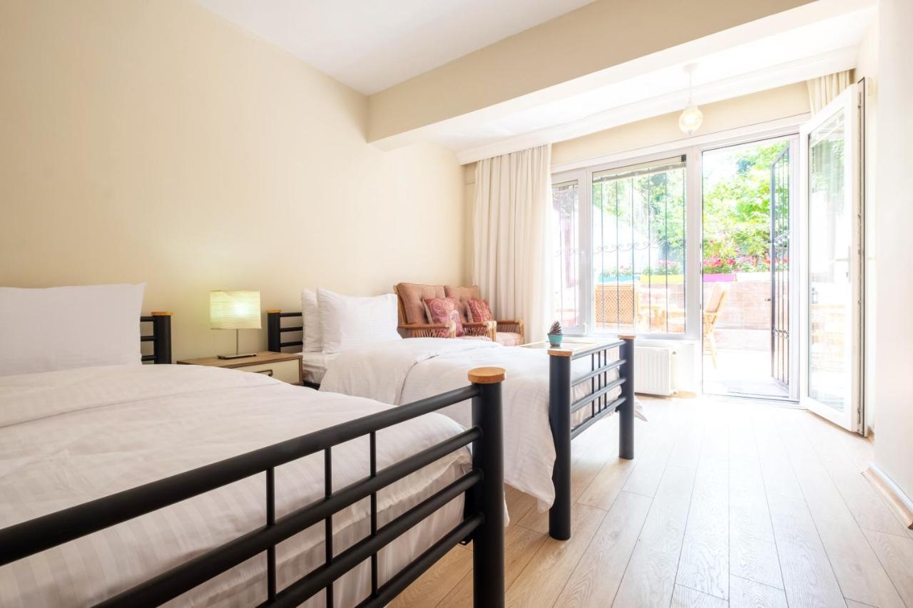 Flat With Garden Close To Coast In Uskudar