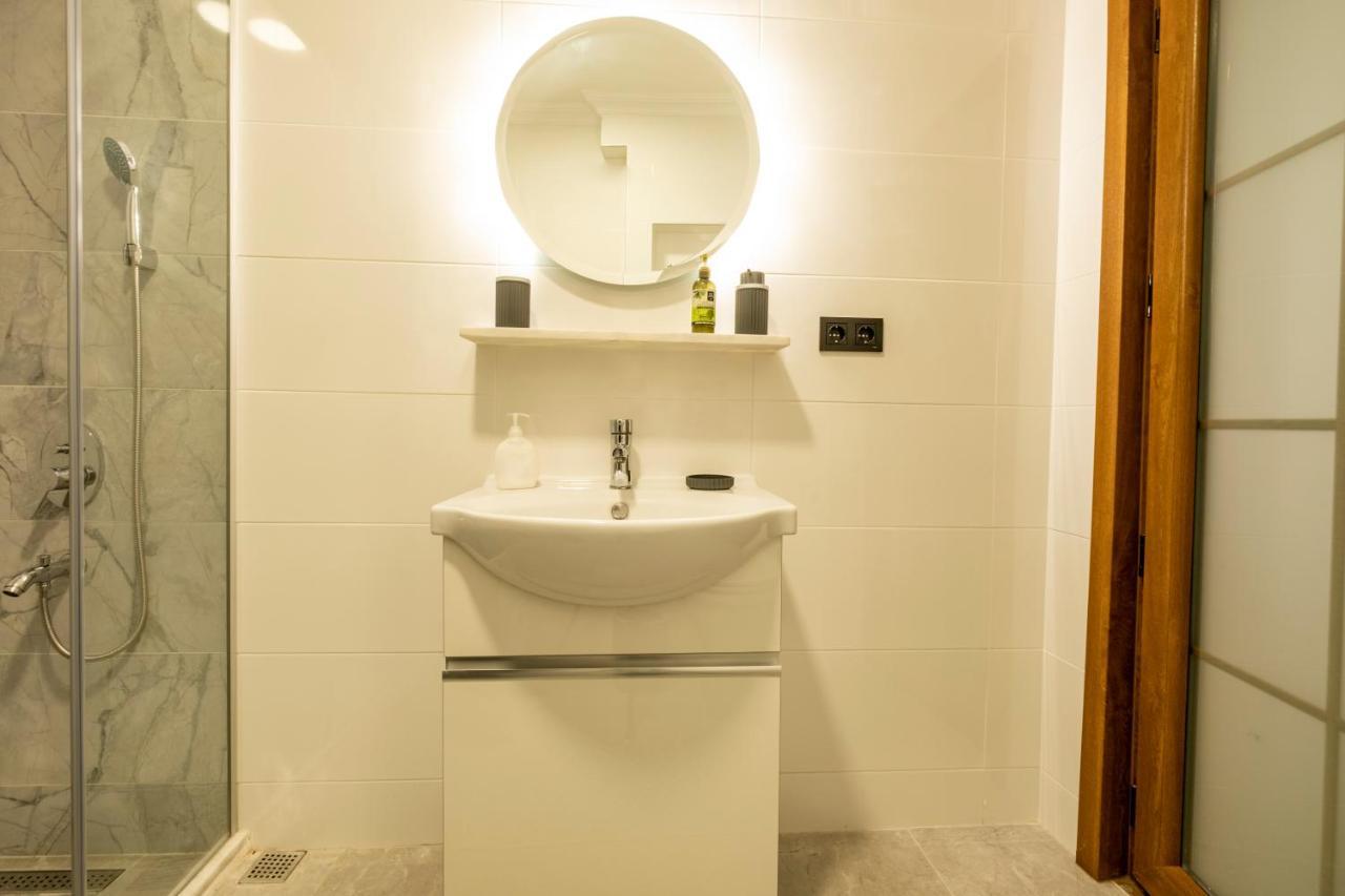 Spacious And Comfy 2br In The Heart Of Cihangir