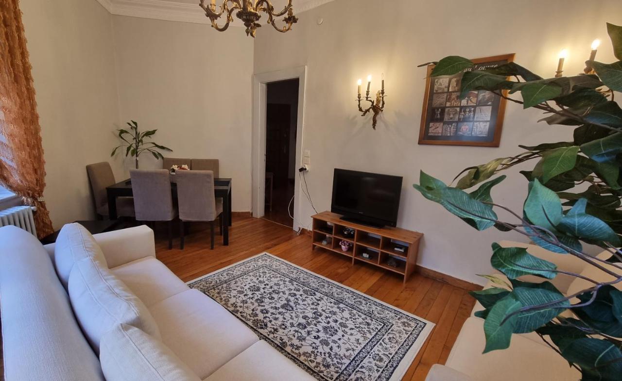 Spacious And Bright Three Bedroom By Happy Homes