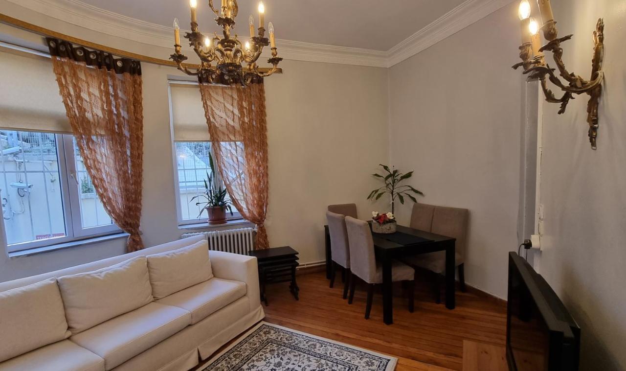 Spacious And Bright Three Bedroom By Happy Homes *