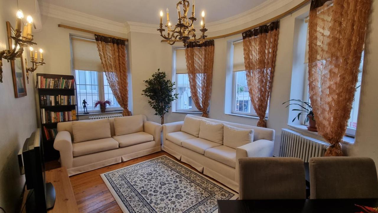 Spacious And Bright Three Bedroom By Happy Homes Apartment *
