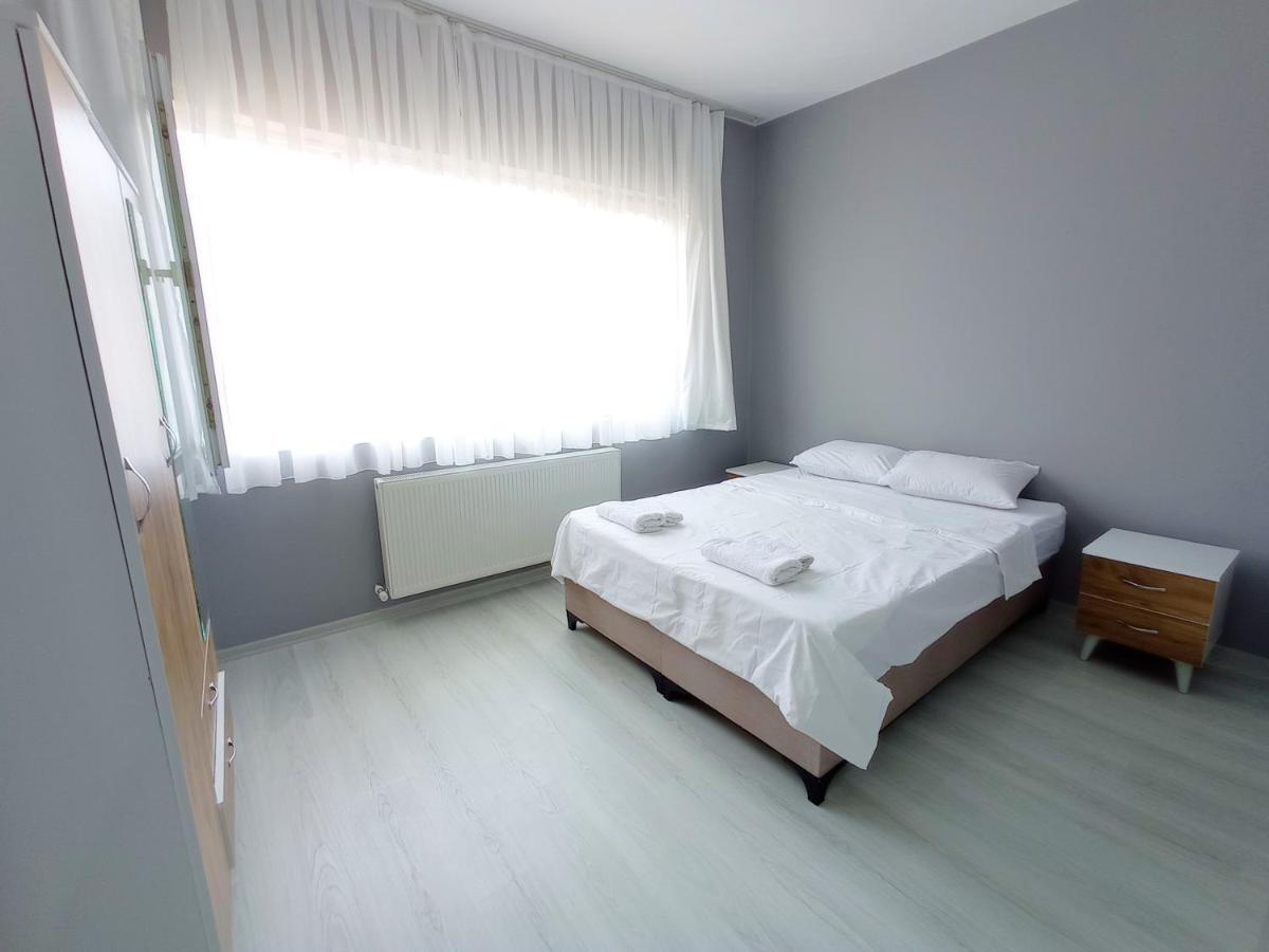 Cute In Historical Area 3b Apartment *