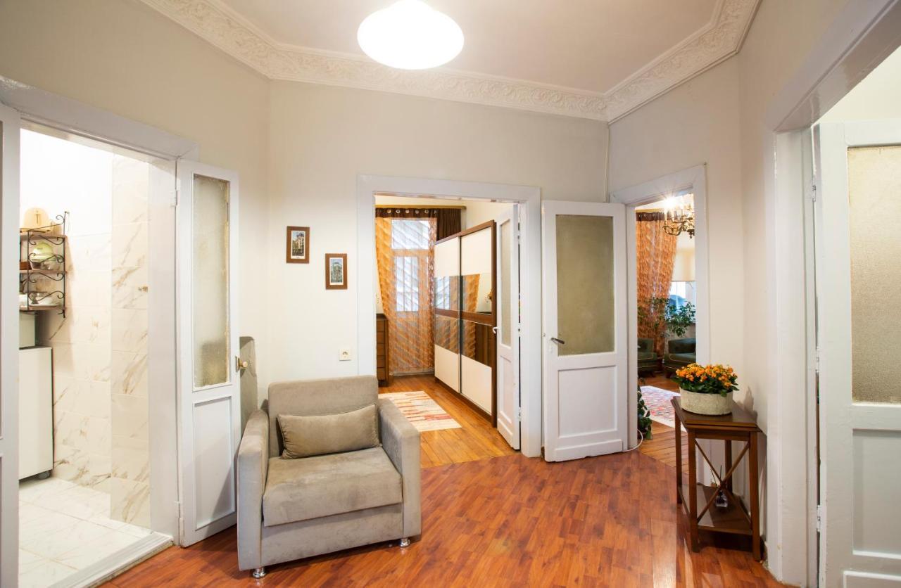 Spacious And Bright Three Bedroom By Happy Homes Istanbul