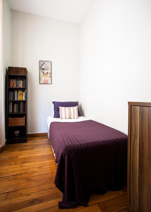Spacious And Bright Three Bedroom By Happy Homes *