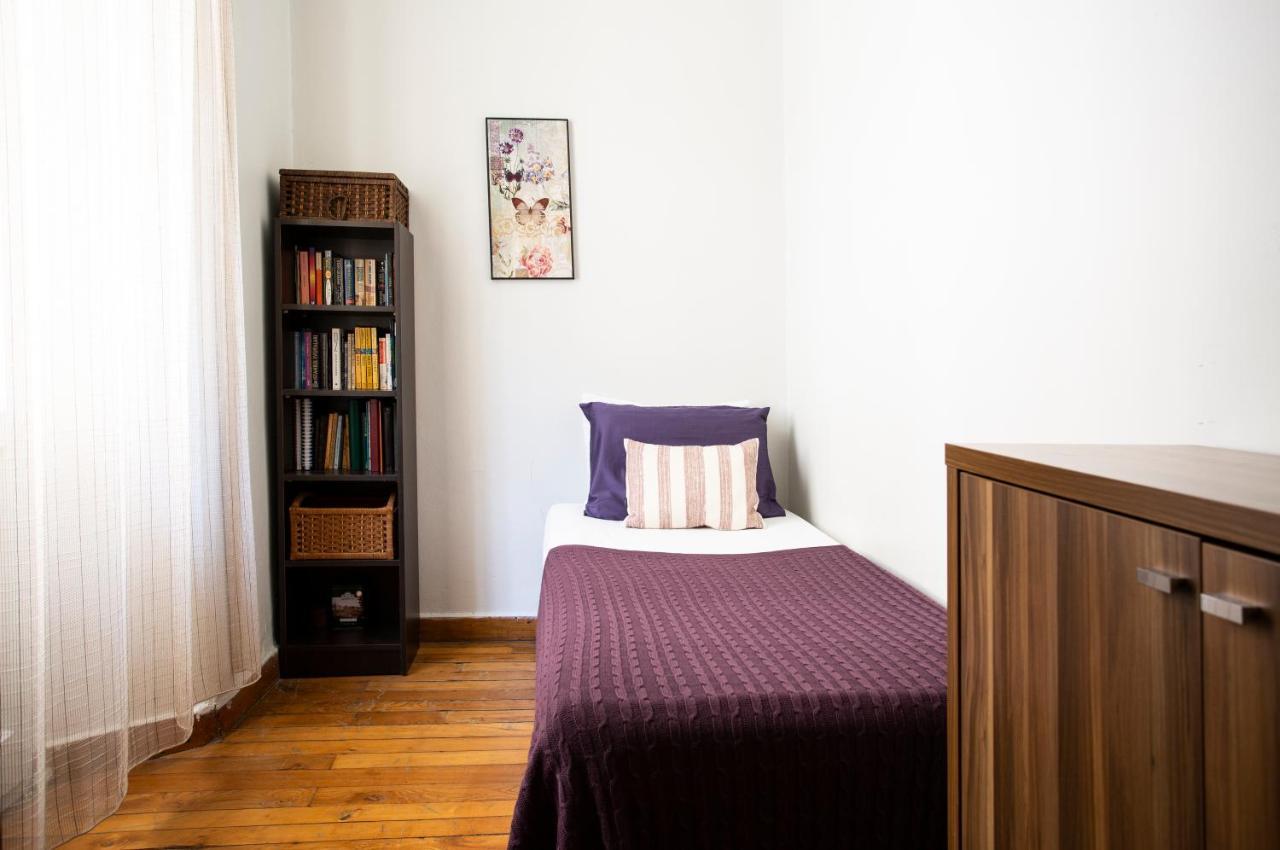 Spacious And Bright Three Bedroom By Happy Homes *