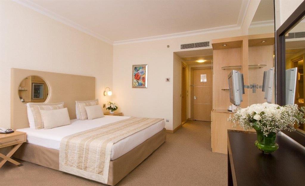 Wow Airport Hotel 4*