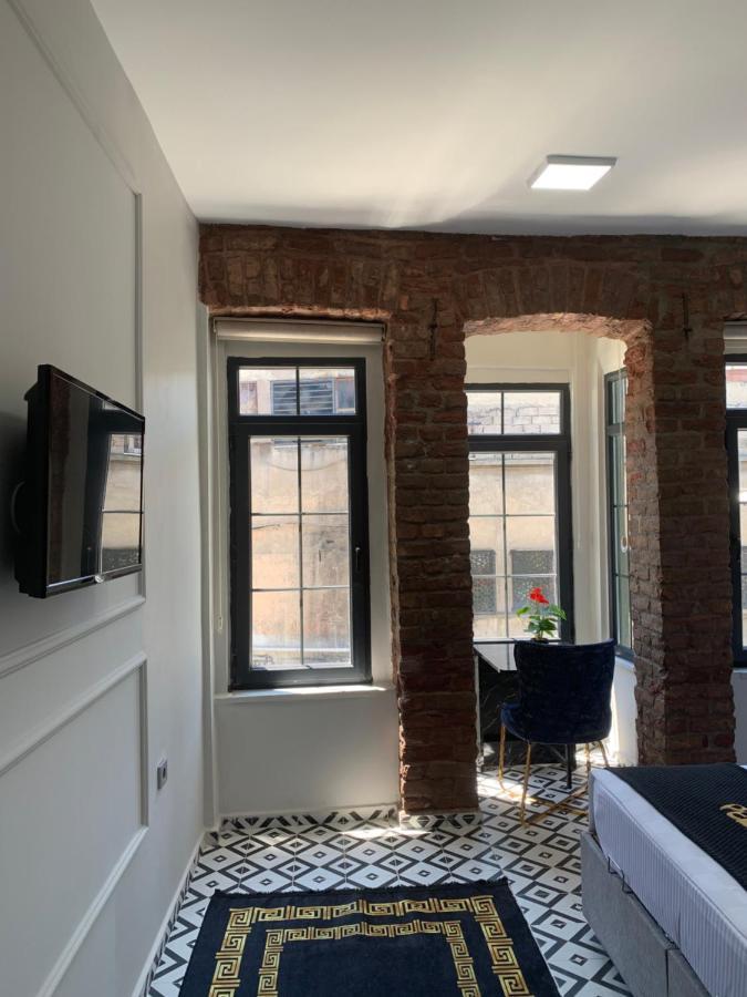 Apartment Nearby Taksim Spacious Flat With Duble Bed