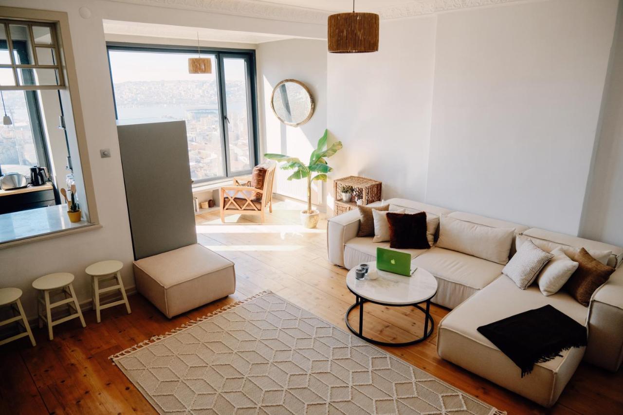 Fantastic Golden Horn View In Beyoglu, Cozy Design Apartment