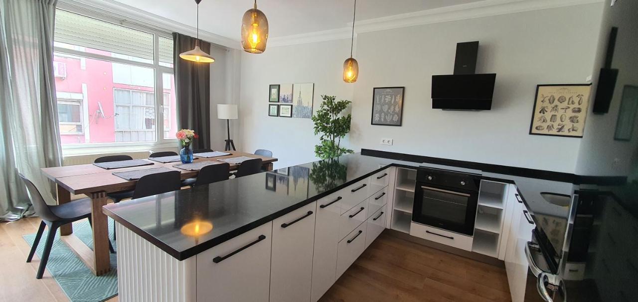 Apartment Brand New Luxuries 3-bedrooms In The Center *