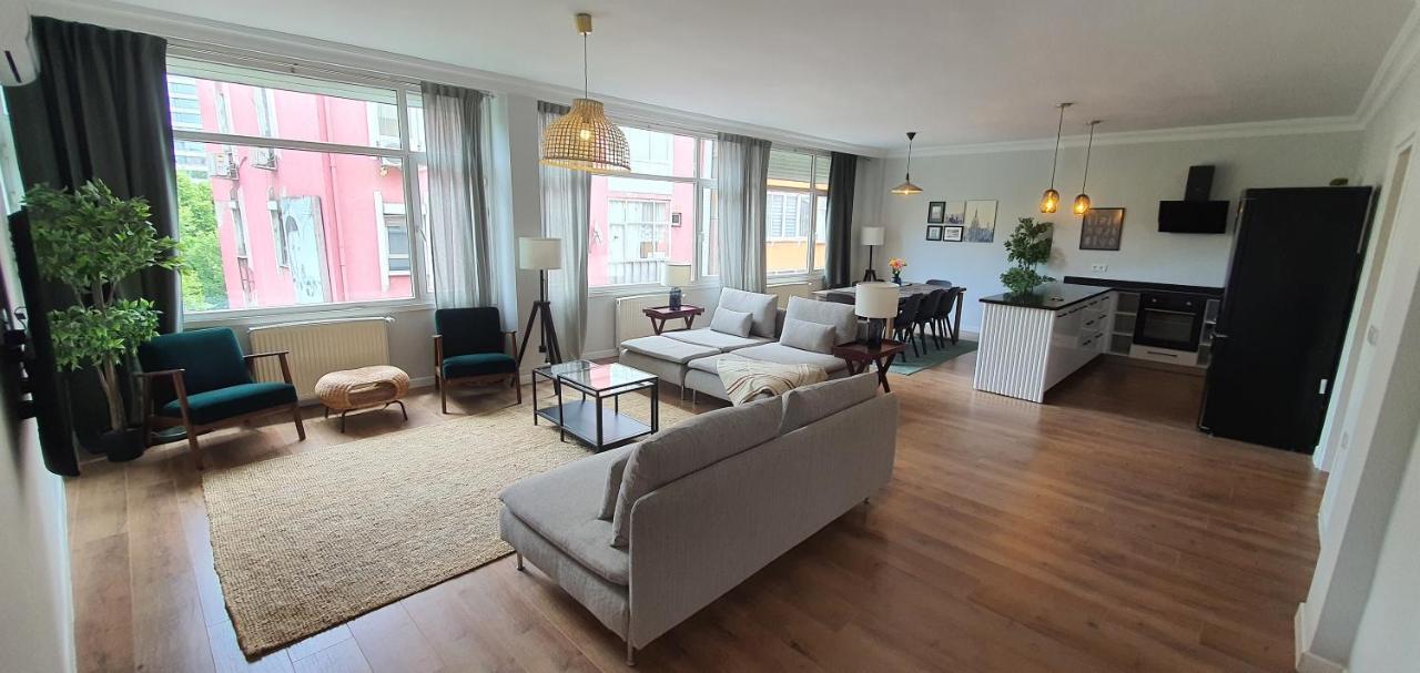 Brand New Luxuries 3-bedrooms In The Center *