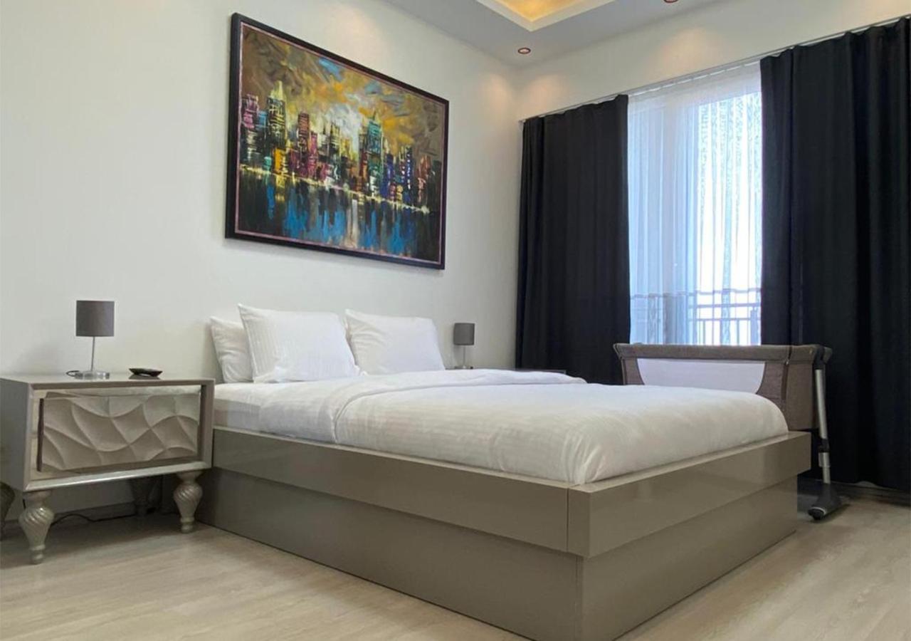 Apartamento High Rise With Balcony