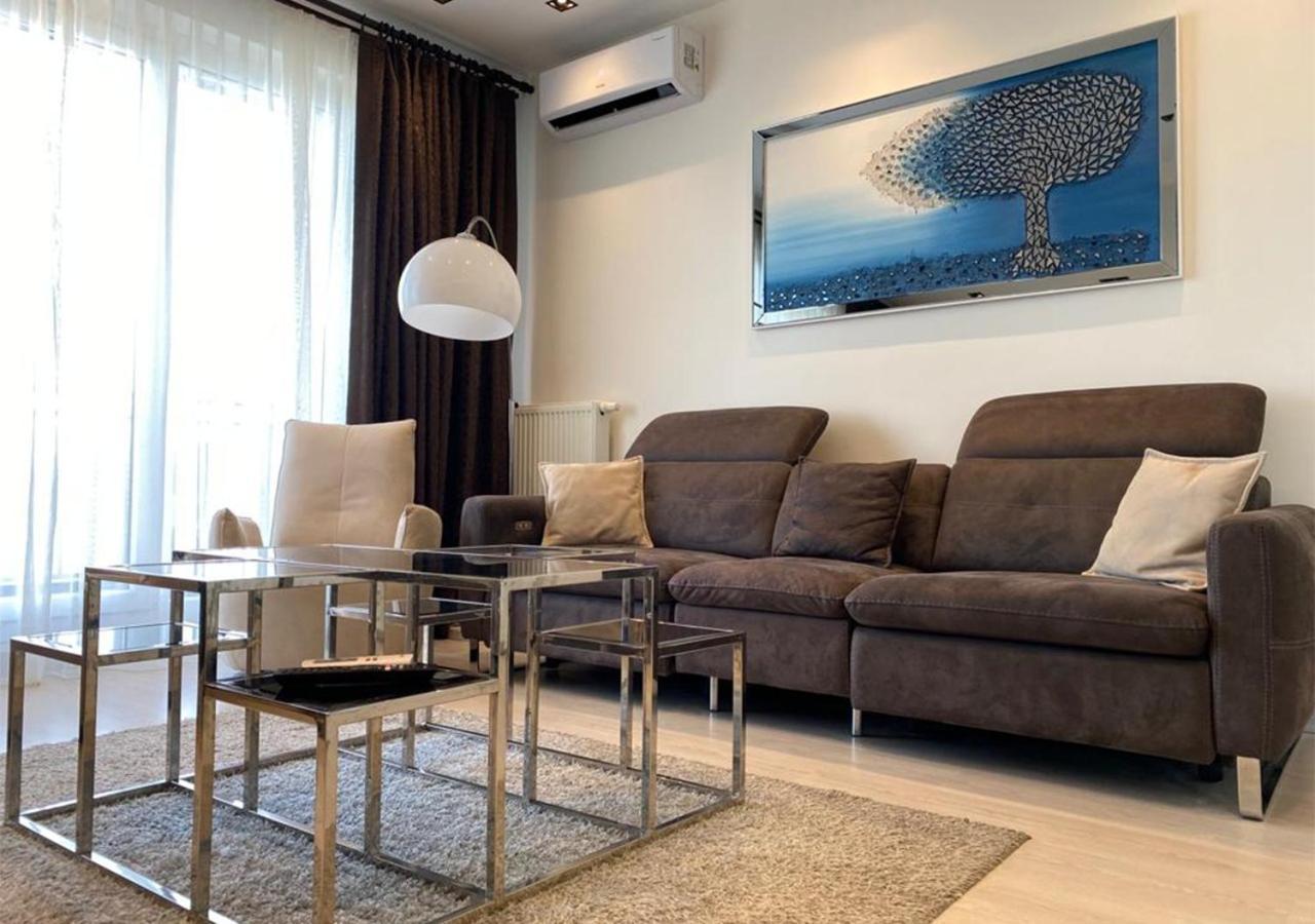 High Rise With Balcony Apartamento