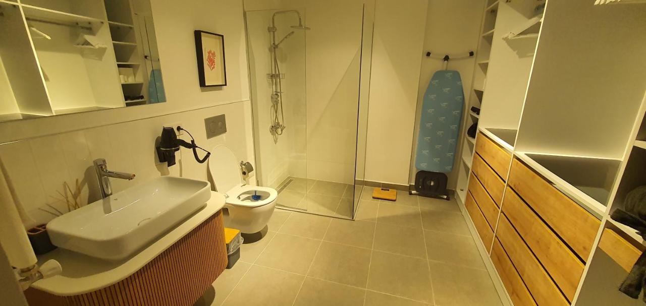 Brand New Luxuries 3-bedrooms In The Center Apartment